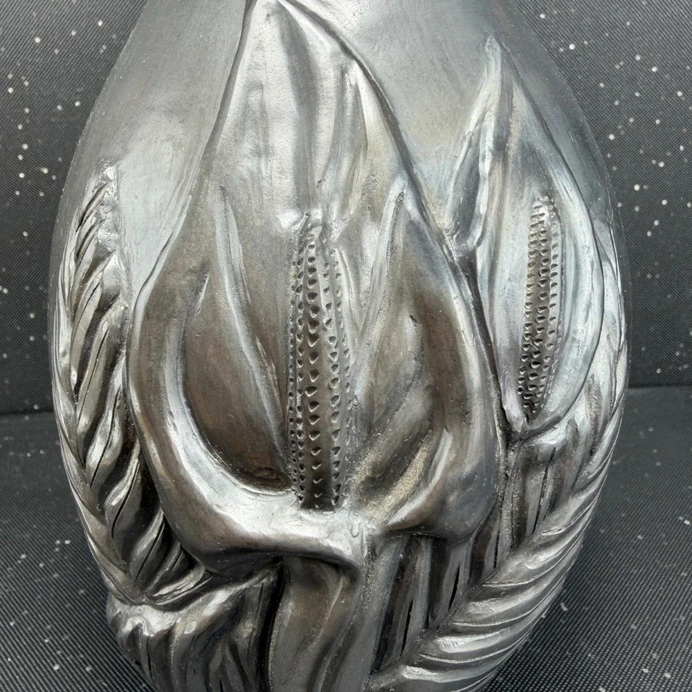 Dona Rosa Barro Negro Oaxacan Black Clay Calla Lily Relief Vase 8in Mexico Art
